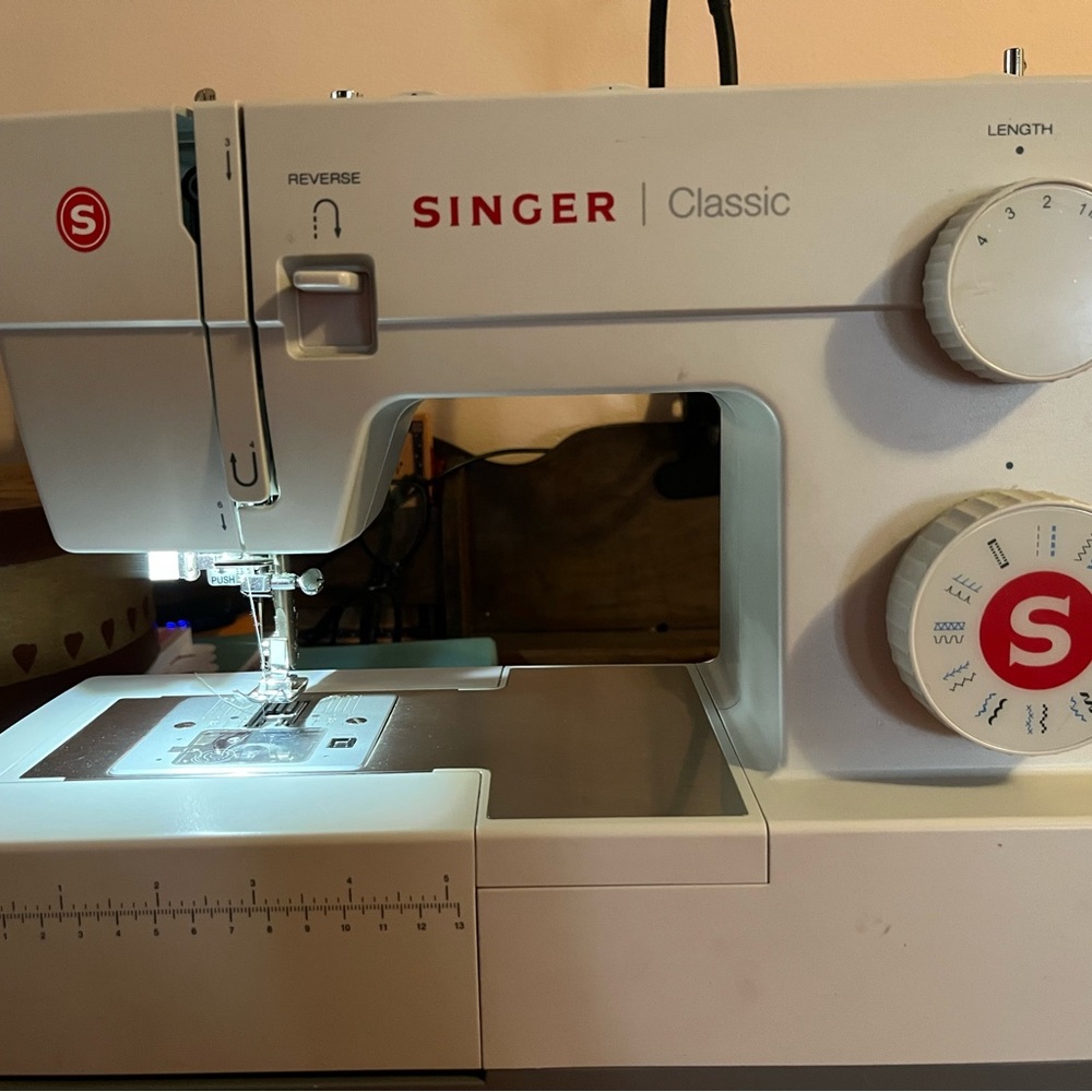 Singer Classic Sewing Machine - Picture 4 of 4